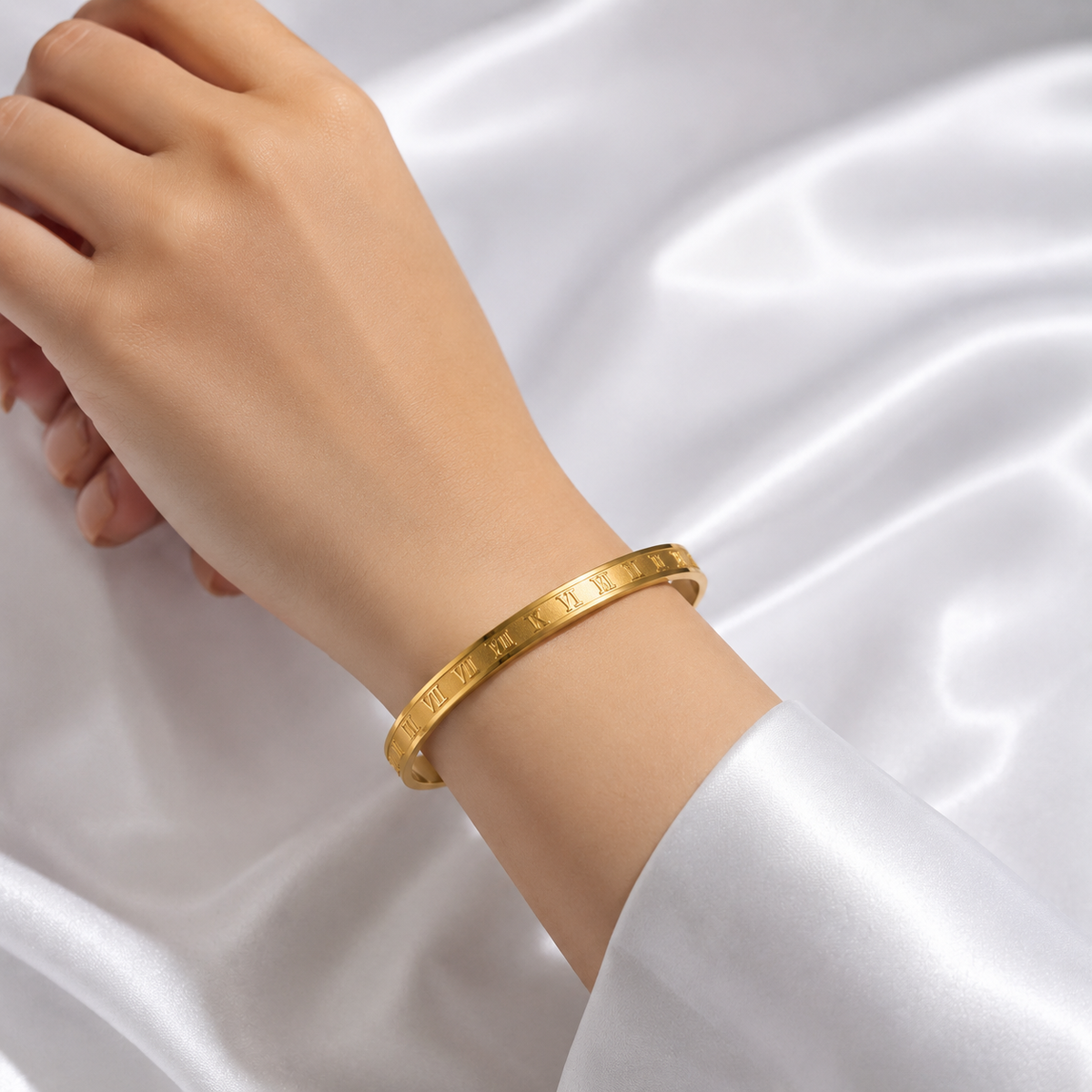 Zeroxo | 18K Gold Plated Matte Embossed Roman Numeral Bangle